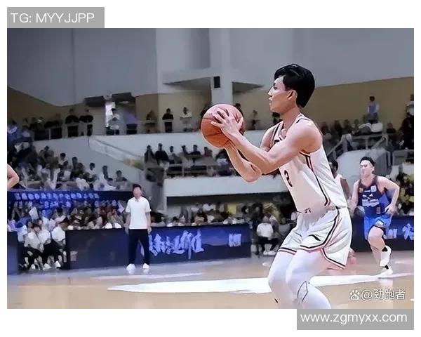 徐杰挑战草根球员展现超强基本功全场观众为之欢呼致敬